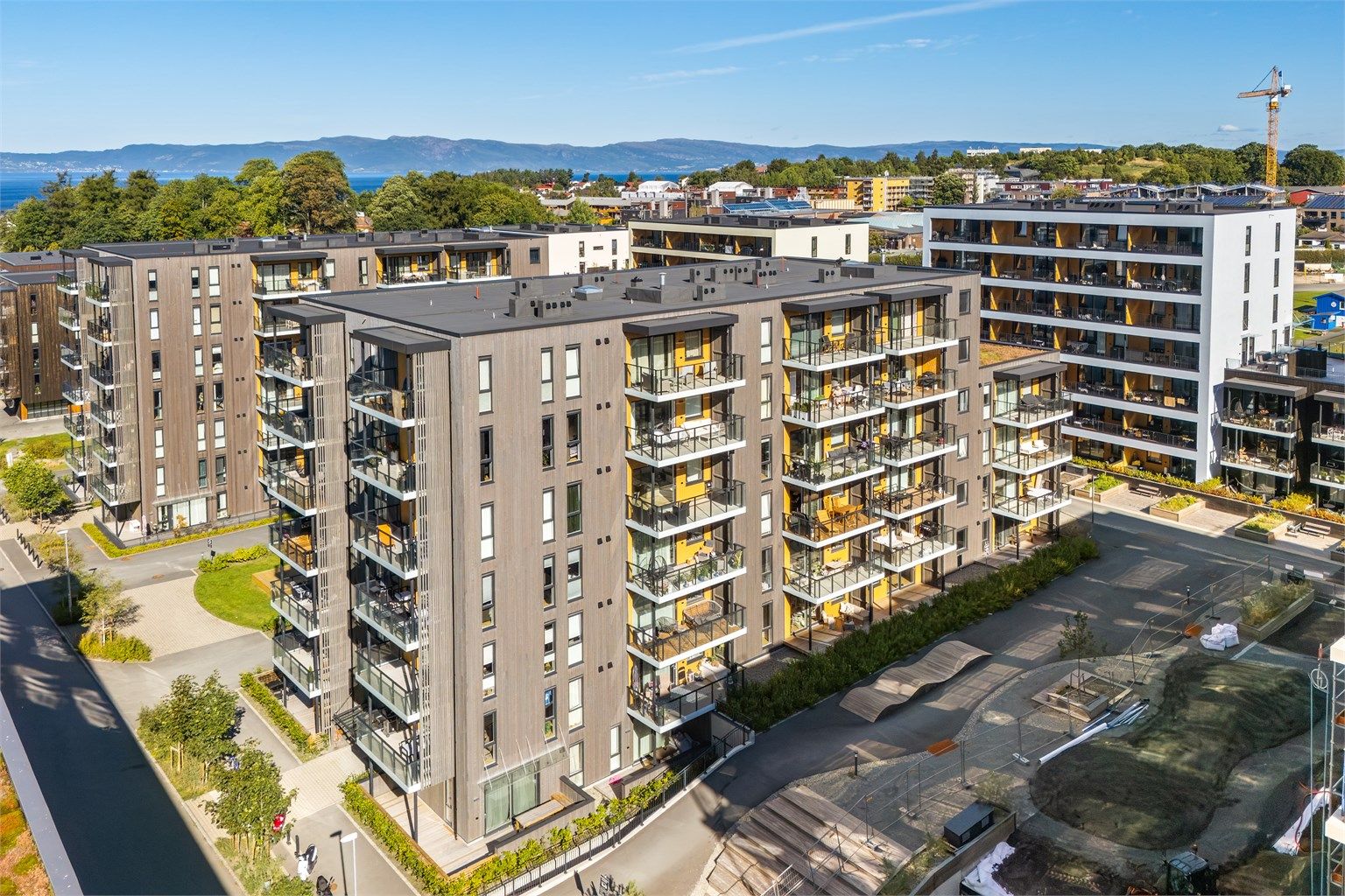 Her bor man i nærheten av alt fra skoler og barnehager, til restauranter, caféer og dagligvarebutikker.