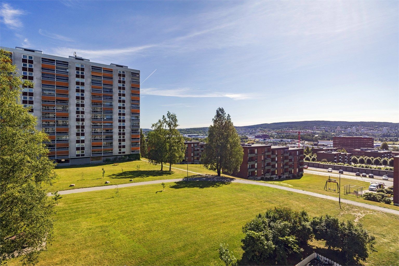 Her bor du høyt og luftig til i byggets 4.etasje, med herlig utsikt. Foto: Hanne Bruland/ Fotohanne