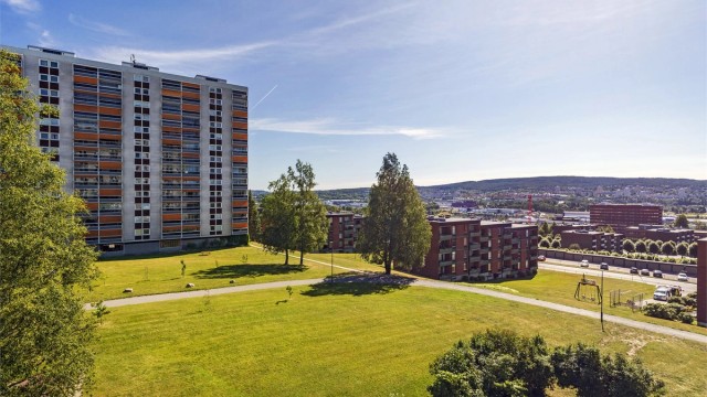 Her bor du høyt og luftig til i byggets 4.etasje, med herlig utsikt. Foto: Hanne Bruland/ Fotohanne