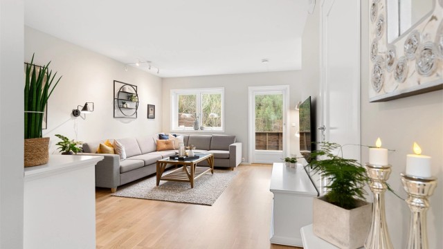 Leiligheten er på 80 kvm og inneholder entrè, stue, kjøkken, bad, 2 soverom og bod. Foto: Stian Wiik