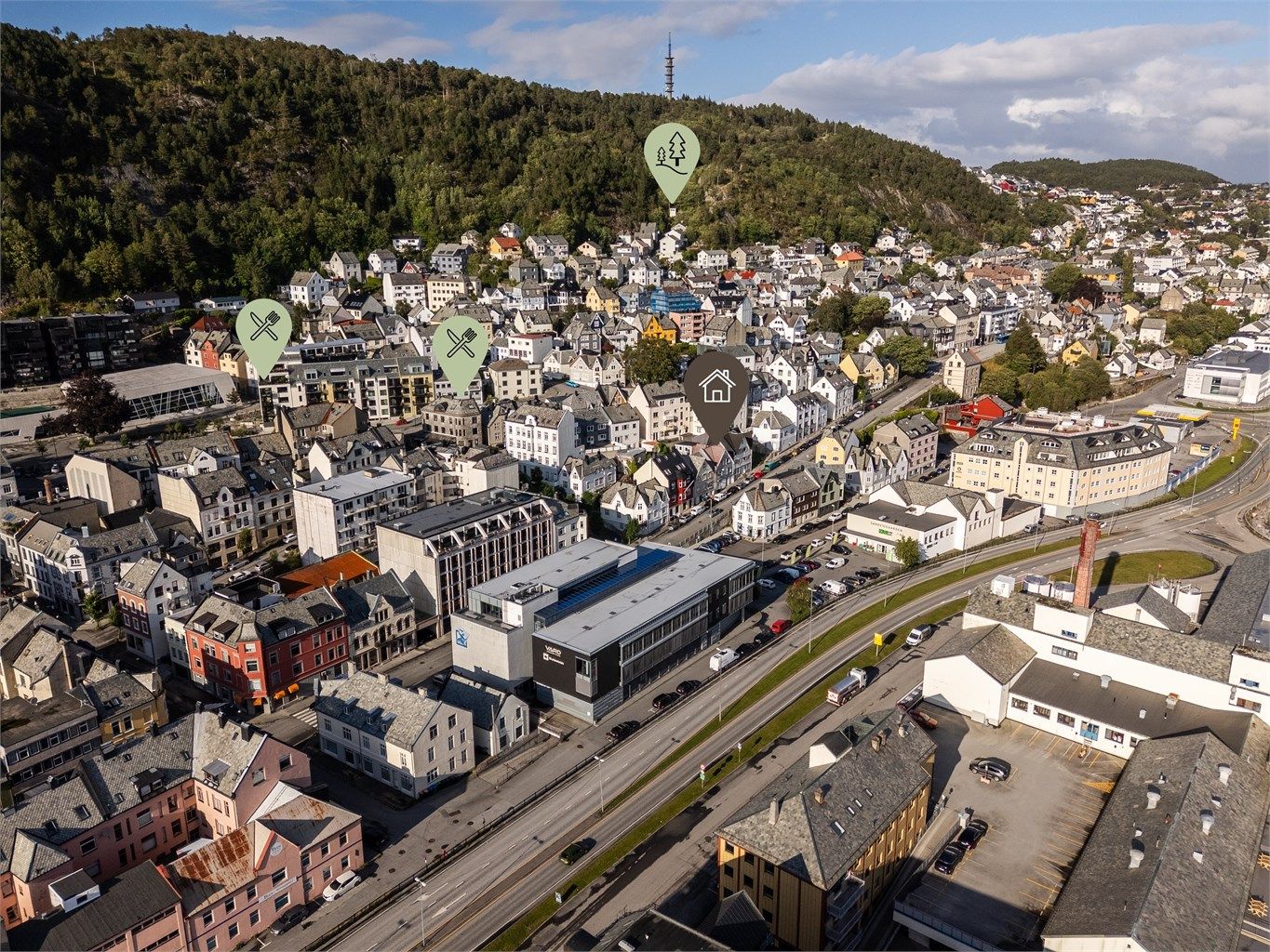 Ellers er det ikke langt til tursti som leder opp til Byfjellet, hvor en kan benytte flere kilometer med gruslagte turstier