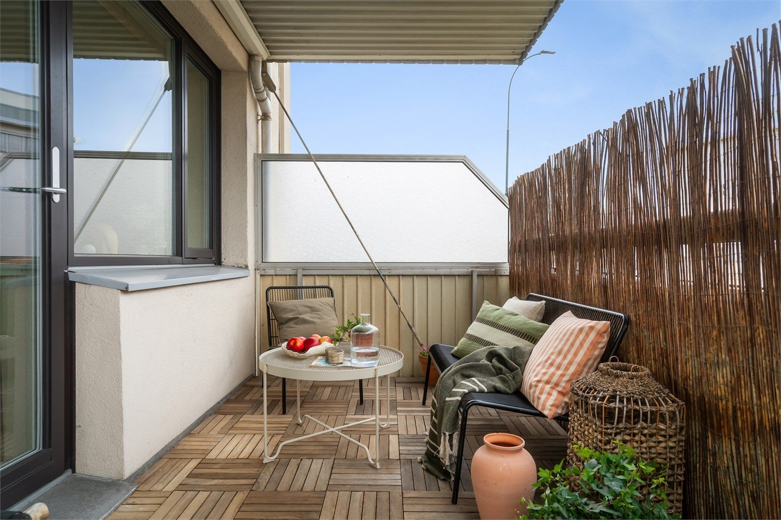 En lys og lekker 2-roms hjørneleilighet på Teisen. 