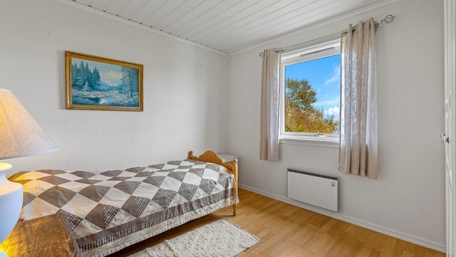 Det tredje soverommet i etasjen vil fungere perfekt som barnerom eller kontor.
