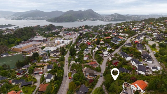 Velkommen til denne flotte tomten i Listerholene med en meget attraktiv og sentral beliggenhet i Kleppestø på Askøy!
Foto: Silje Holte v/ @frksuper