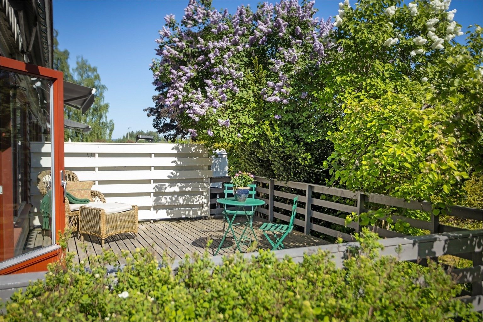 Hyggelig enderekkehus uten gjenboere med solrik terrasse