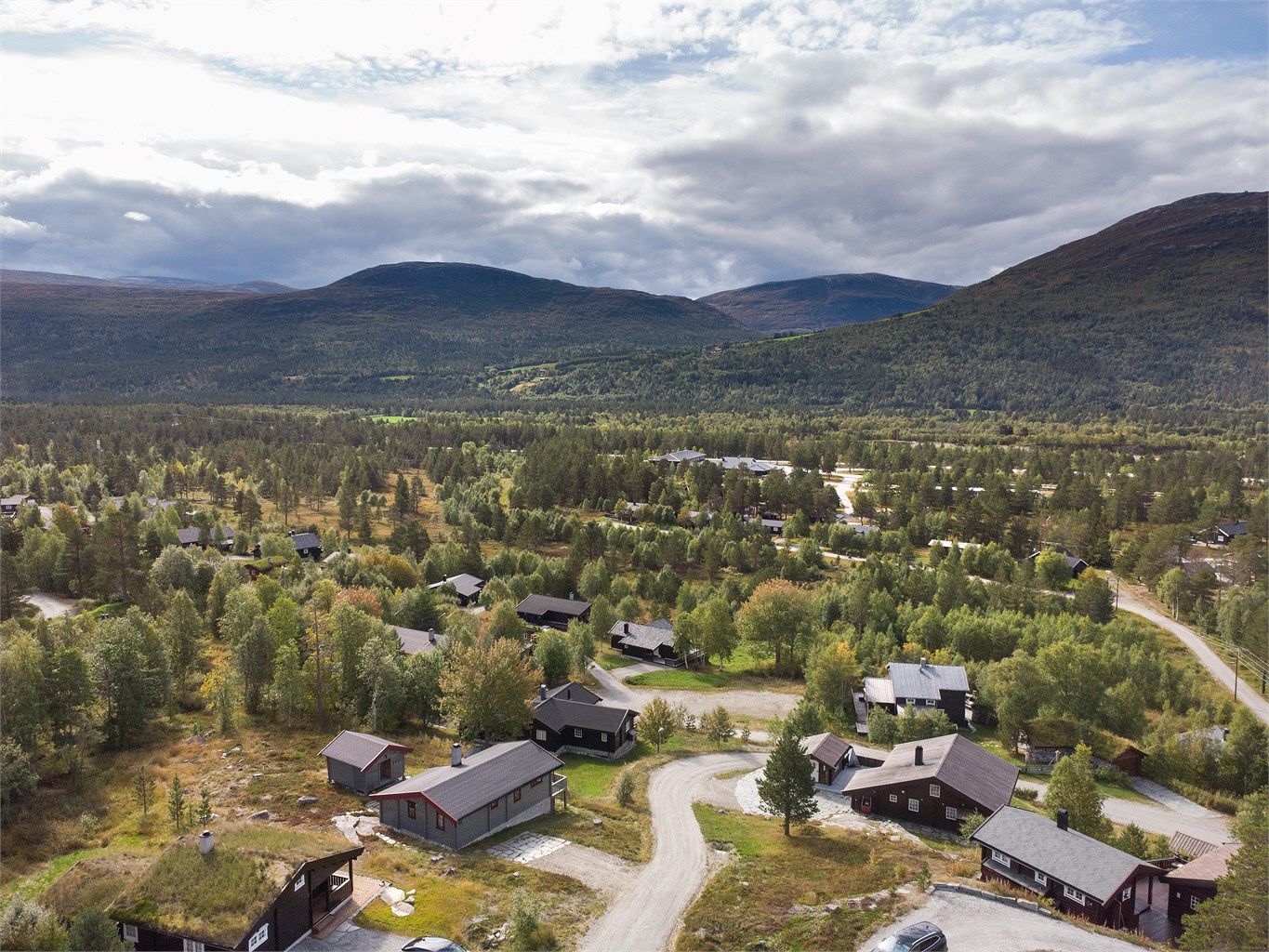 Lysbakken hyttefelt ligger i et rolig og snøsikkert fjellområde like øst for Bjorli sentrum.
