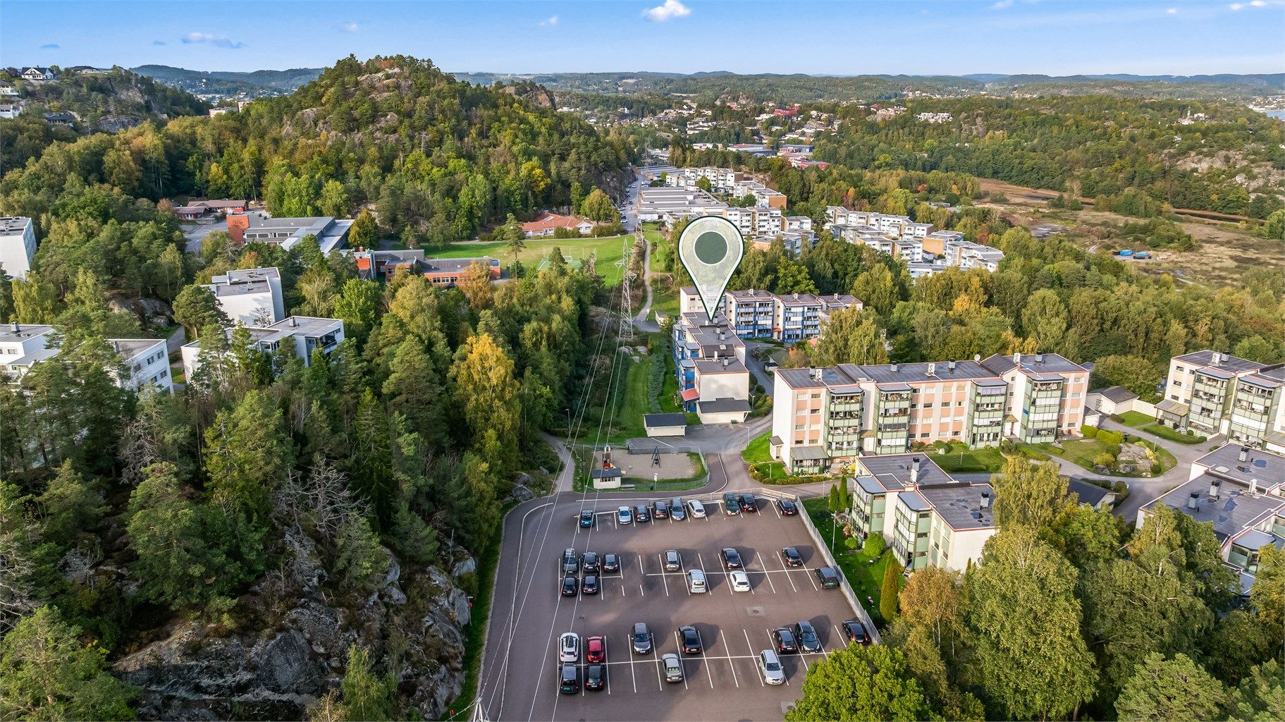 Fra Ringkollgrenda går det buss (linje 172) med hyppige avganger mot Sandefjord sentrum.