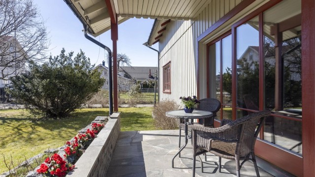 Koselig takoverbygget uteplass. Foto: Danny Twang