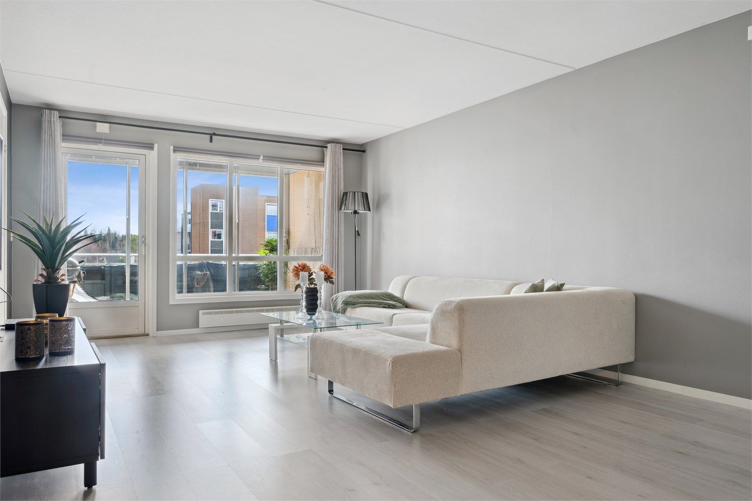 Krogsveen v/ Trude Stensby presenterer Romsaas Allé 22 - En arealeffektiv og flott 4-roms eierleilighet midt i Jessheim med garasjeplass