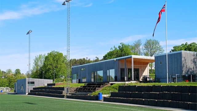 På Husøy ligger Husøy Arena – et flott og moderne fotballanlegg for Husøy & Føynland idrettsforening, med topp moderne fasiliteter og et aktivt, inkluderende klubbmiljø.