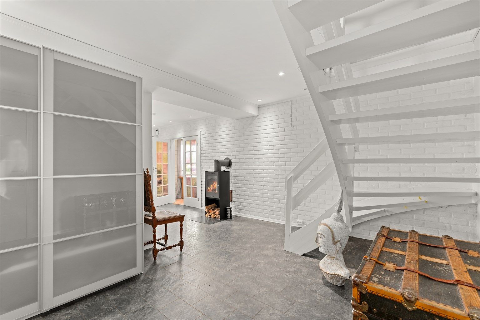 Hall/gang med praktisk skyvedørsgarderobe
