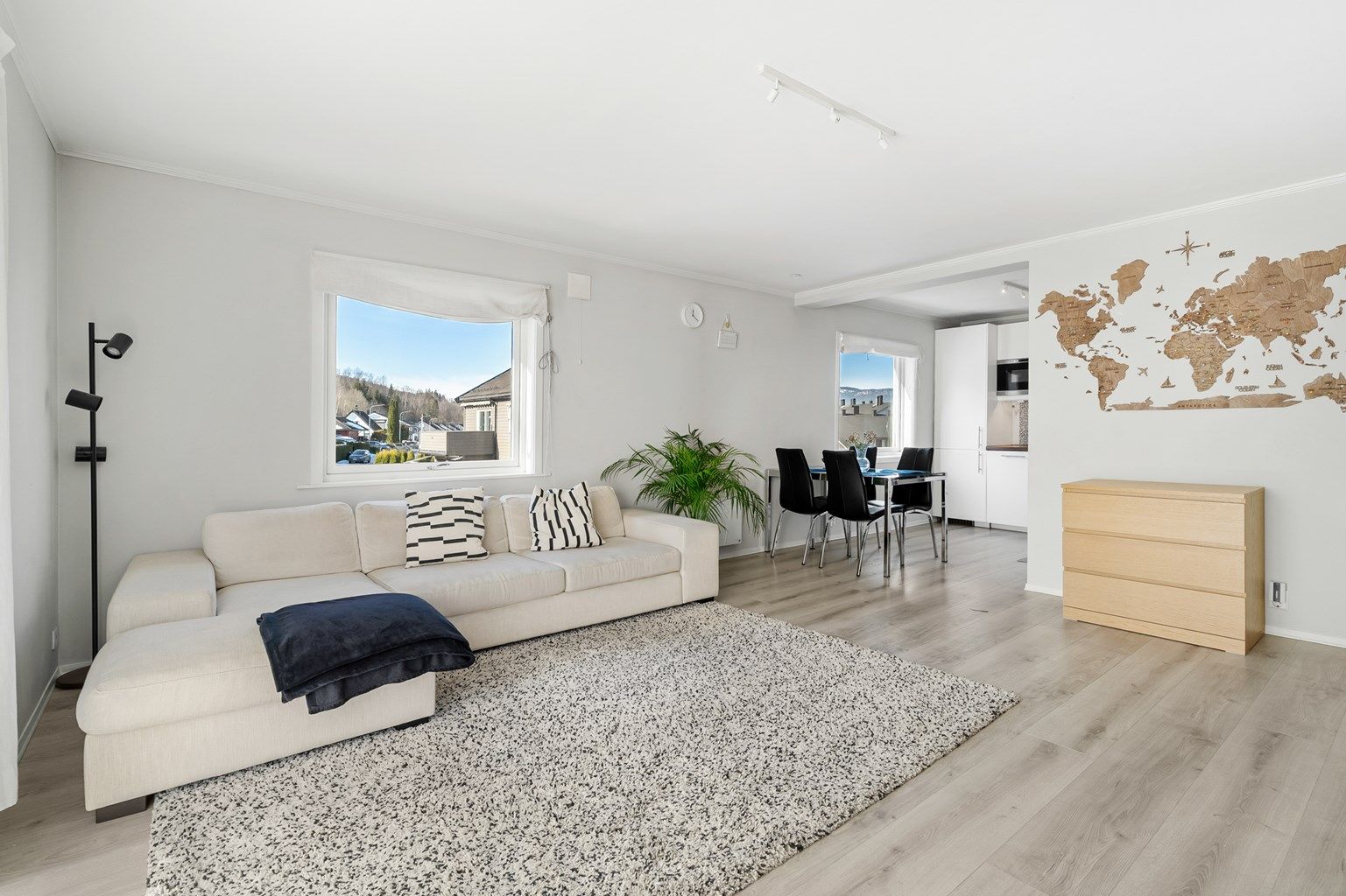 Krogsveen v/Christopher Sand ønsker velkommen til Skogliveien 116