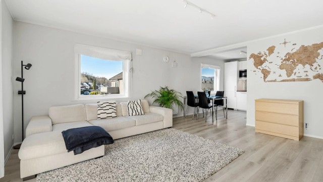 Krogsveen v/Christopher Sand ønsker velkommen til Skogliveien 116