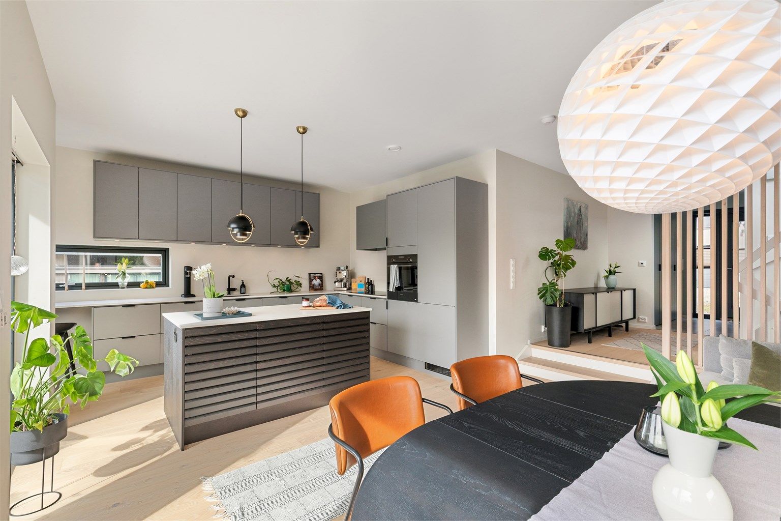 Meget godt med skap- og benkeplass