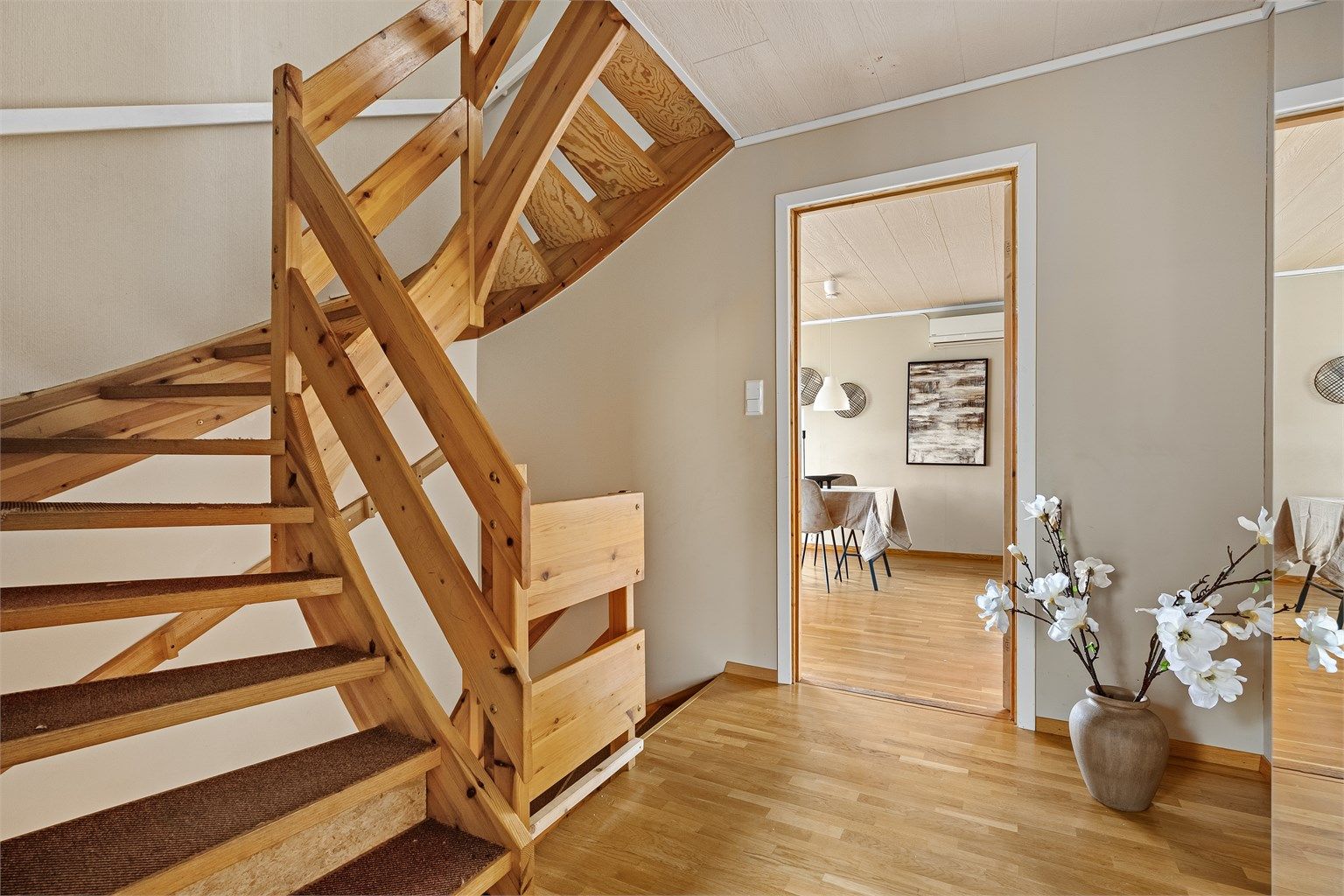 Entré/inngangsparti.