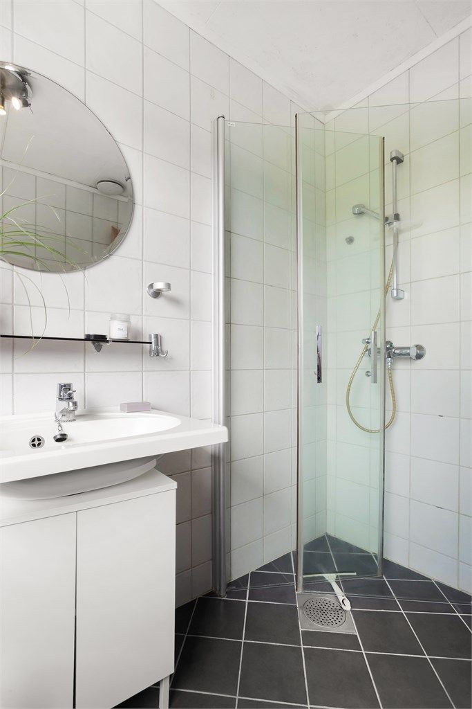 Dusjhjørne med innfellbare glassvegger.