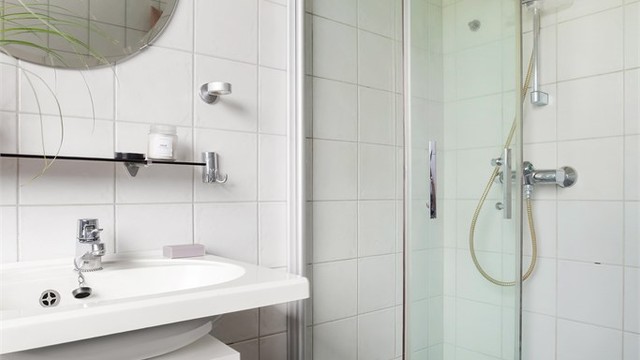 Dusjhjørne med innfellbare glassvegger.