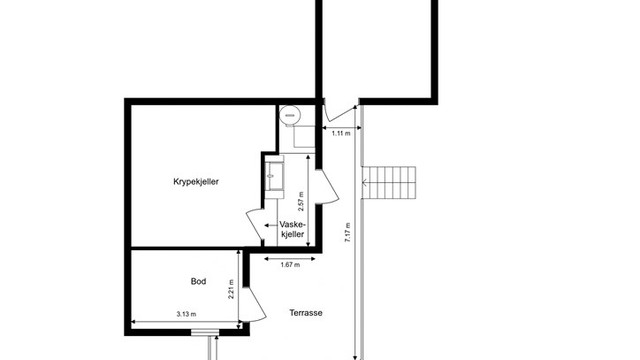 Underetasjen inneholder bod, vaskekjeller og en overbygd terrasse.