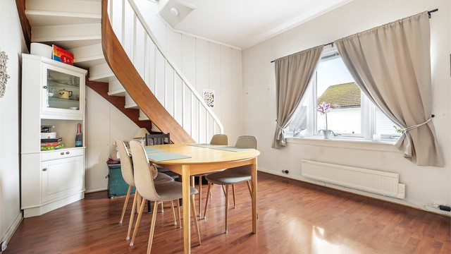 Spisestue med god plass til spisebord.