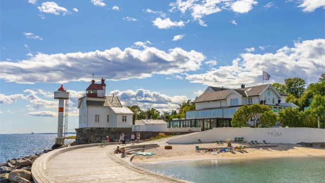 En kort tur unna ligger idylliske sjøbad, et av områdets mest populære utfartssteder ved Oslofjorden