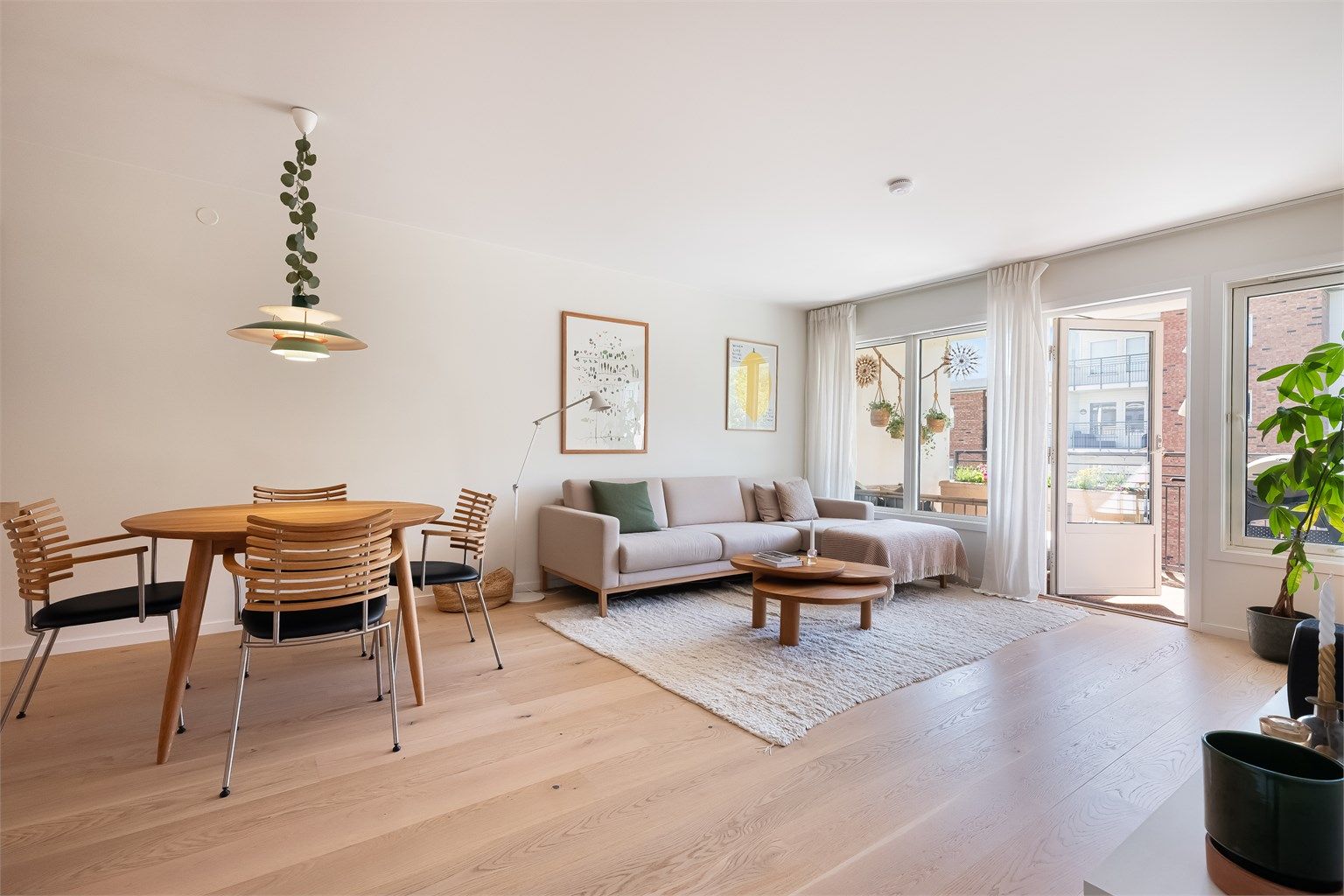 Dette er en romslig og lekker 2-roms leilighet i 5. etasje med heisadkomst, garasjeplass og utgang til en stor balkong. Foto: Chris Borowiak.