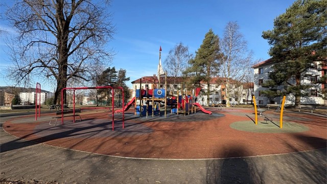 Borettslaget har flotte lekeplasser i umiddelbar nærhet. Dette er en av totalt fem lekeplasser du finner i Etterstadparken.