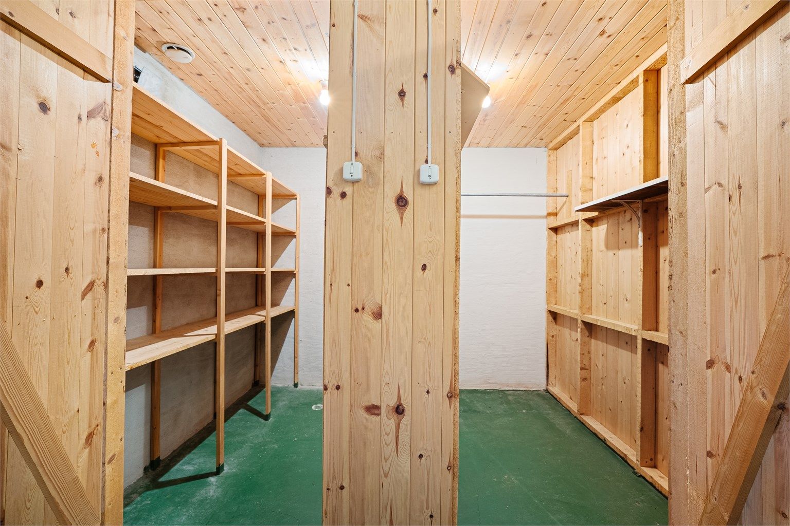 Godt med bodplass til mat, vin eller generelt bare deilig å ha ekstra oppbevaringsplass