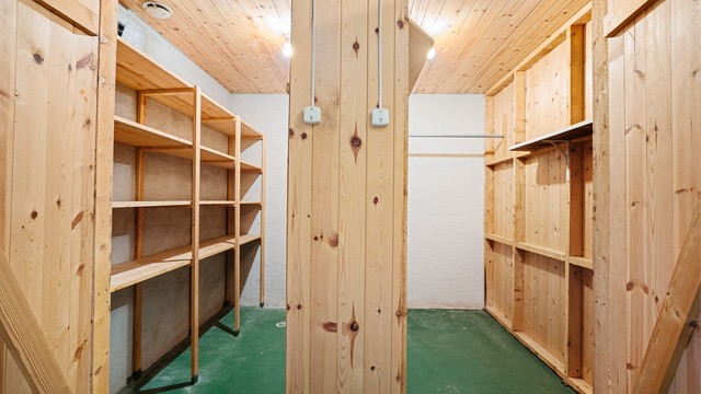 Godt med bodplass til mat, vin eller generelt bare deilig å ha ekstra oppbevaringsplass