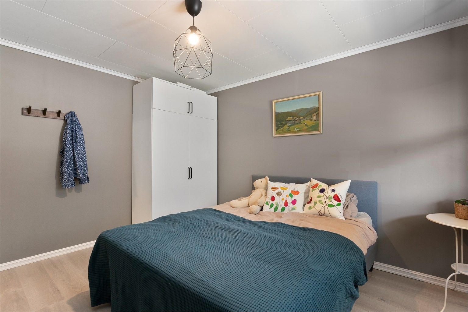 Alle soverommene har fått nytt gulv og nymalte overflater de siste tre årene.