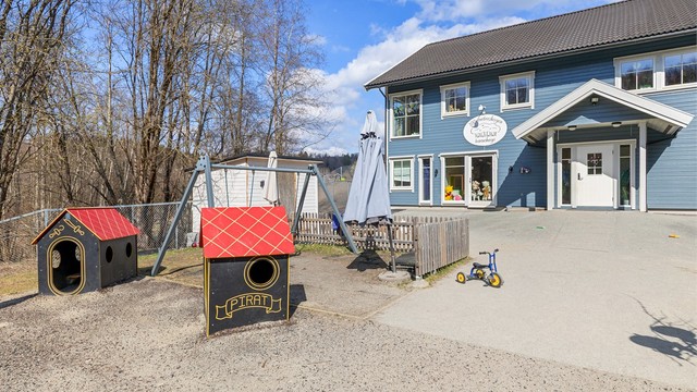 Barnehage rett ved leiligheten