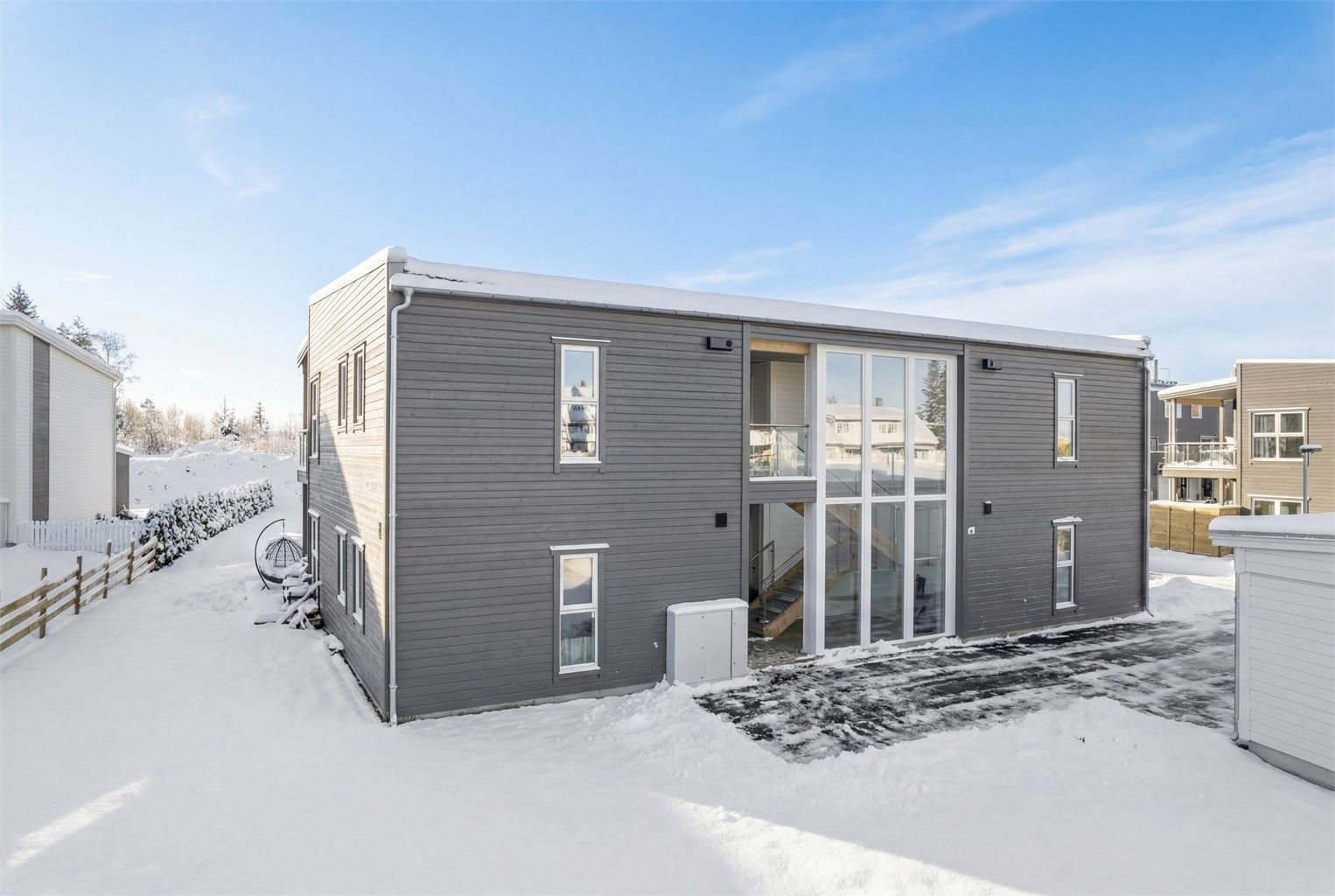 Fasade vinter (digitalt illustrert vinterbilde)