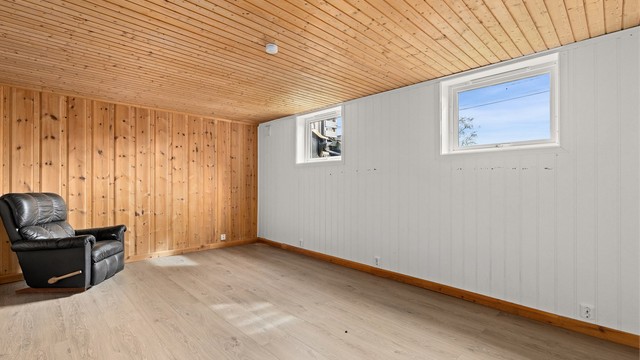 Soverom i kjelleretg.