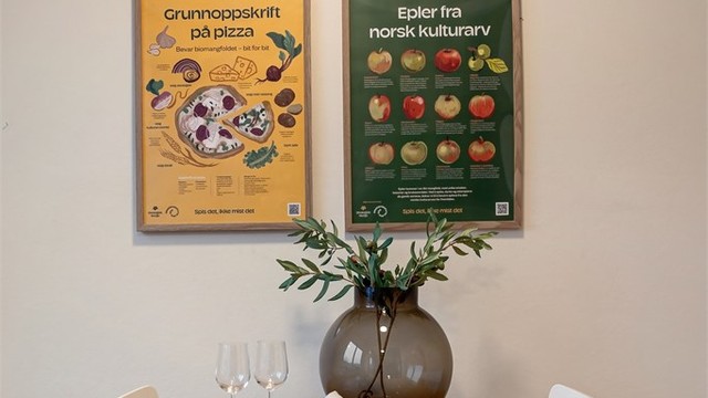 Spiseplassen er et lyst og trivelig sted for måltider.