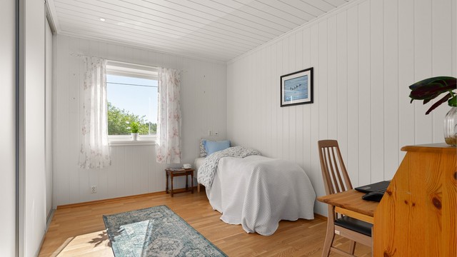 Soverom 2 med skyvegarderobe