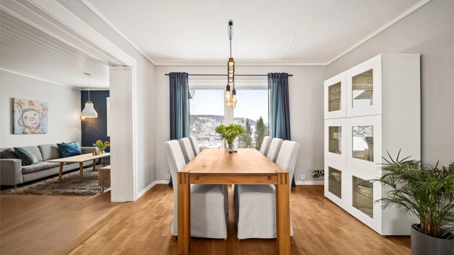 Luft-til-luft varmepumpe fra ca. 2023 i stuen
