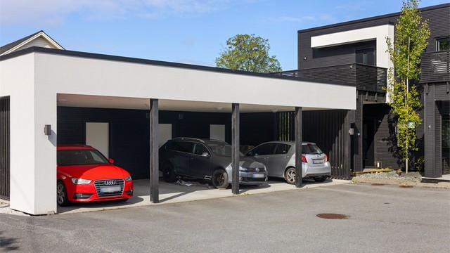 Egen plass i carport med tilhørende bod på ca. 5 kvm.