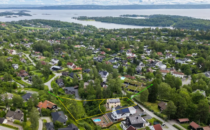 Enebolig med stor tomt på Høn. Mulighet for å kjøpe nabotomt og samle eiendom på ca 2,5 mål. Øvre Høn terrasse 11 med tomt 1.546 kvm og Hønskollen 1 på 986 kvm.