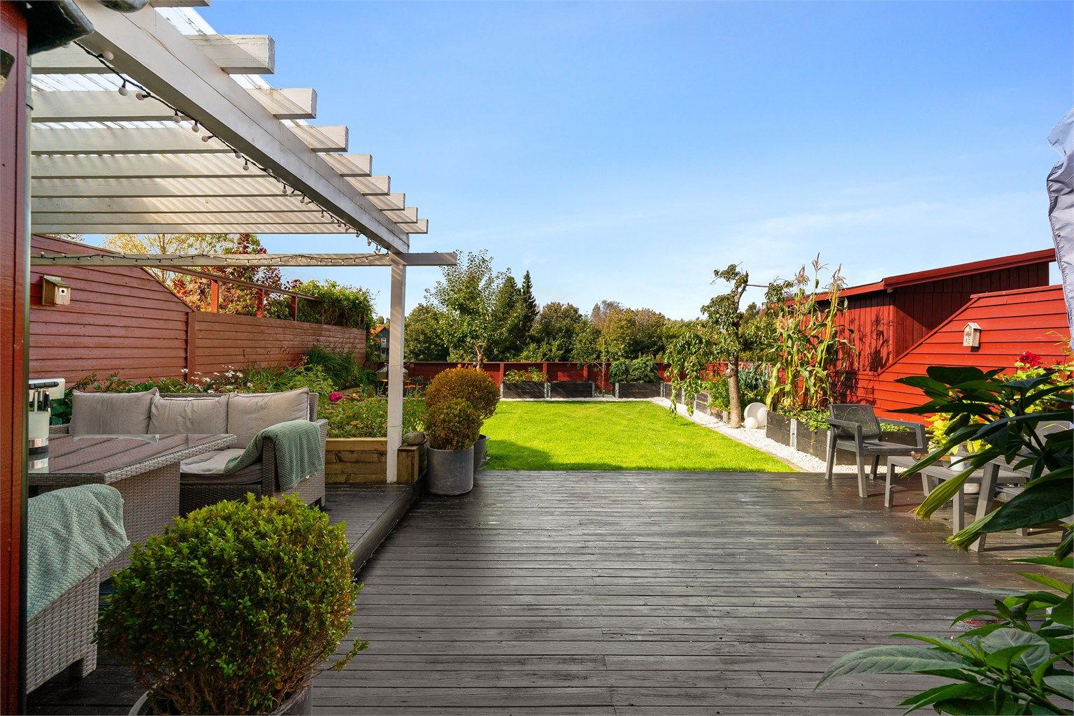 De flotte utearealene ligger vestvendt til og har ideelle solforhold