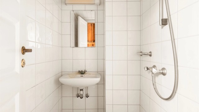 Badet i loftsetasjen er pusset opp i 2005 iflg. tidligere eier.
