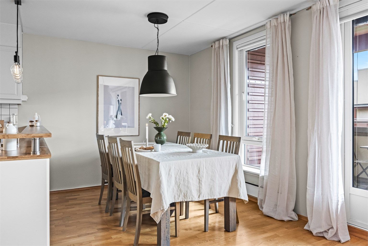 God plass til spisestue.