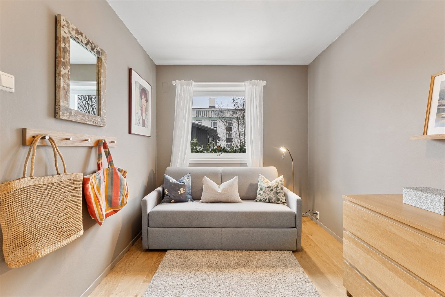 Et soverom som kan benyttes som gjesterom, kontor eller TV-stue.