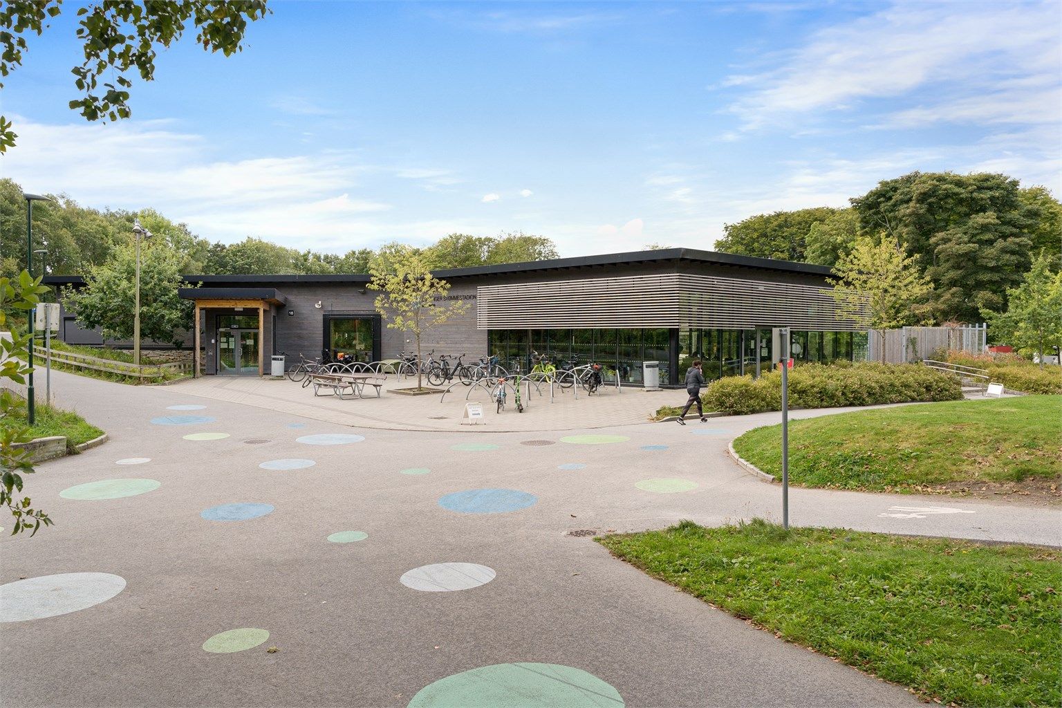 Gamlingen og Mosvannet er i gangavstand fra boligen. 