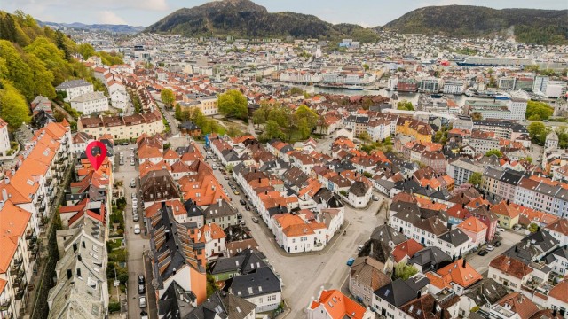 Sentral beliggenhet med kort gangavstand til sentrumskjernen, Bryggen og Fisketorget.
Foto: Herr Fotograf