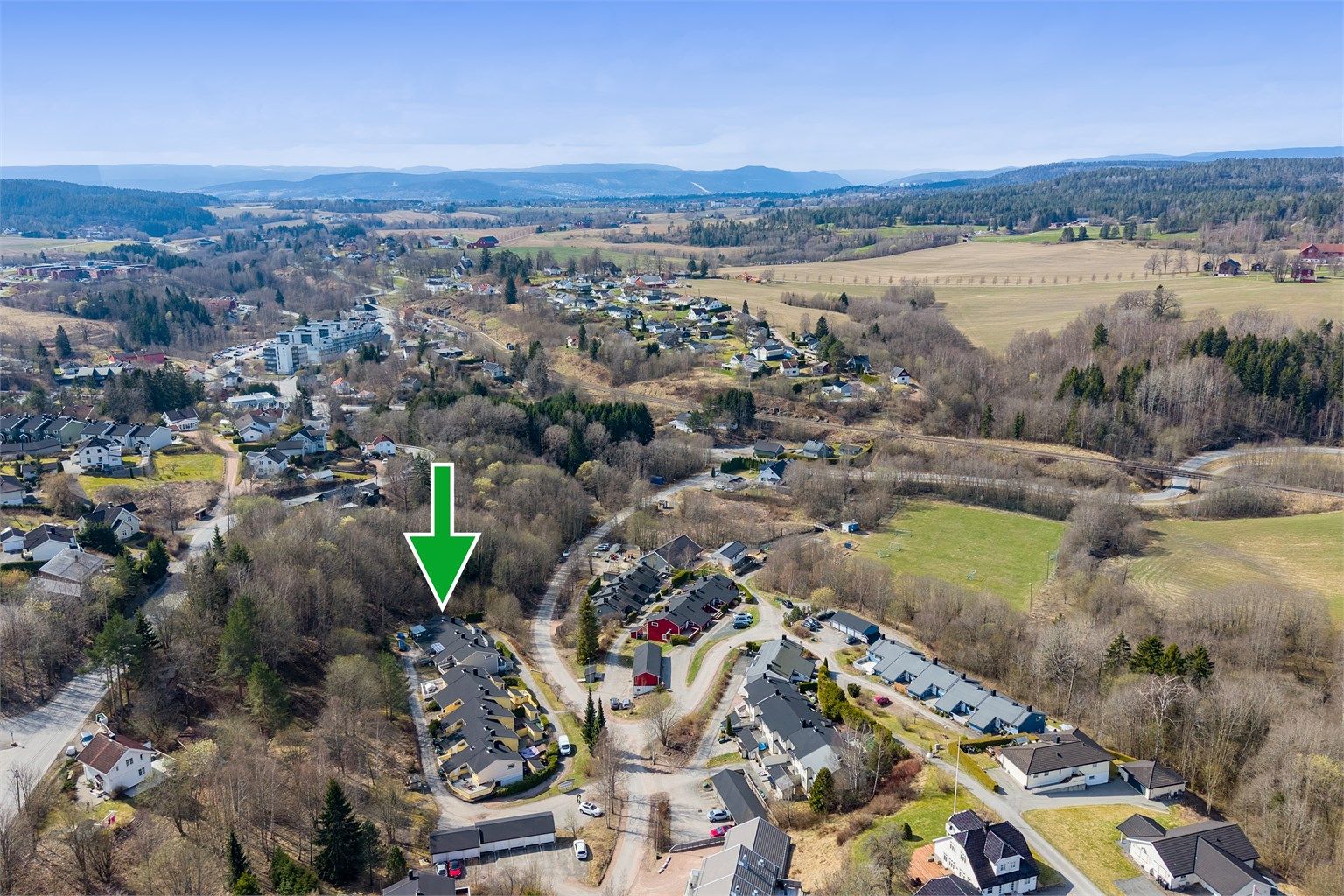 Meget god intern beliggenhet på feltet, og med kort vei til alt du trenger i hverdagen