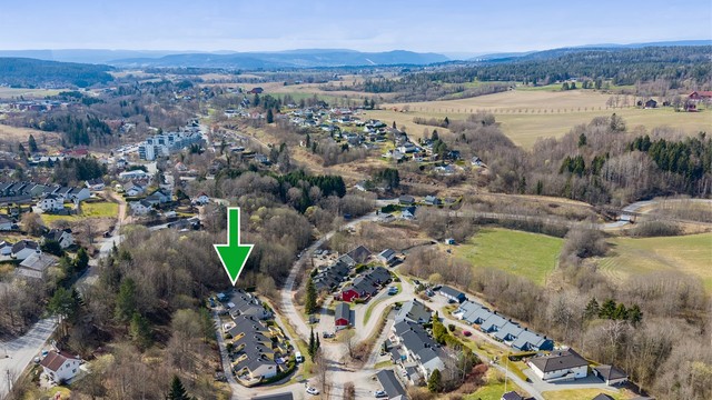 Meget god intern beliggenhet på feltet, og med kort vei til alt du trenger i hverdagen