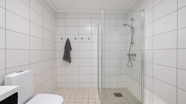 Stort bad i 1. etasje.