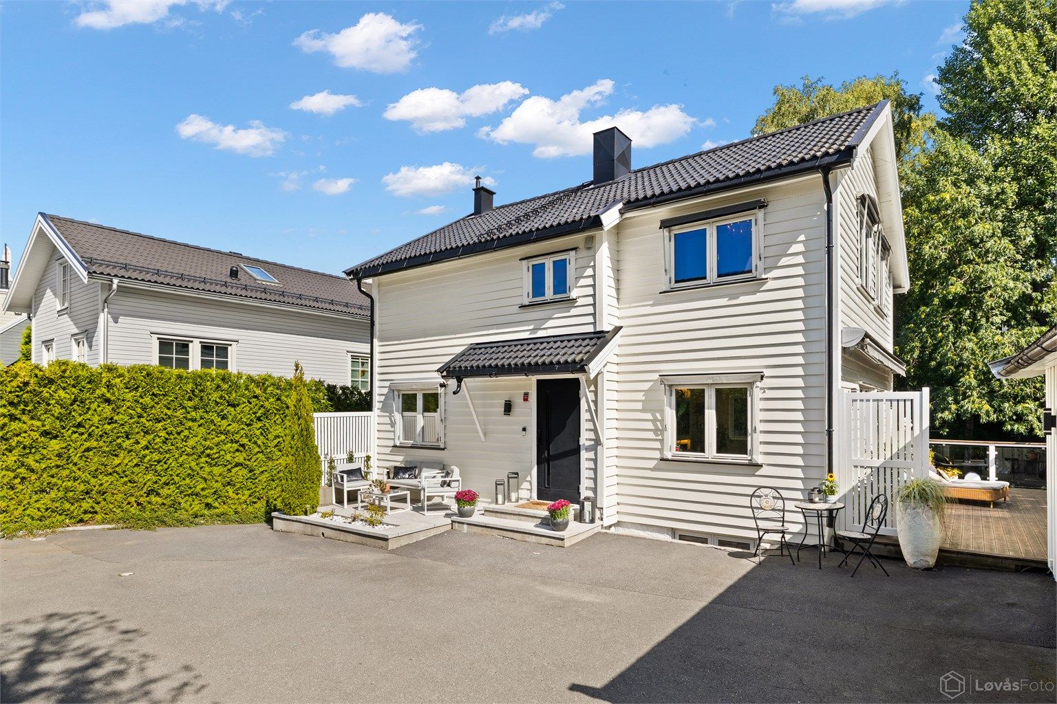 Romslig gårdsplass
