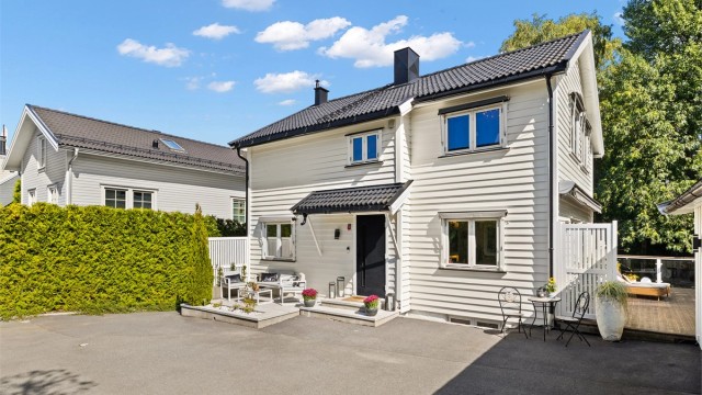 Romslig gårdsplass