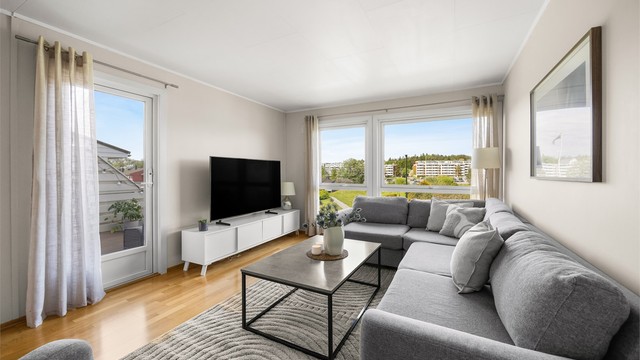 Fra stuen har du utgang til boligens andre uteområde.
