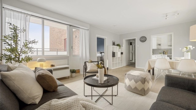 Velkommen til stor 2-roms ende- og utsiktsleilighet i 6. etasje i Stallerudveien 89!